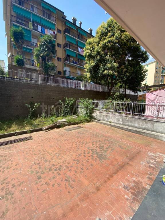 appartamento in vendita a Genova in zona Sestri Ponente