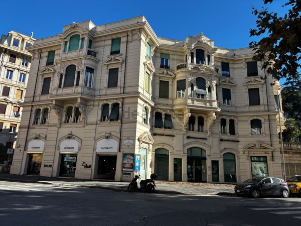 negozio in vendita a Genova in zona Foce