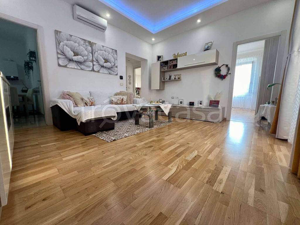 appartamento in vendita a Genova in zona Sestri Ponente