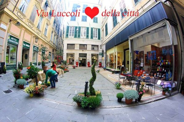 negozio in vendita a Genova in zona Sottoripa / Maddalena / Molo