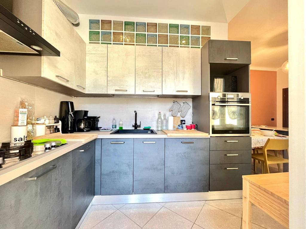 appartamento in vendita a Genova in zona Sestri Ponente