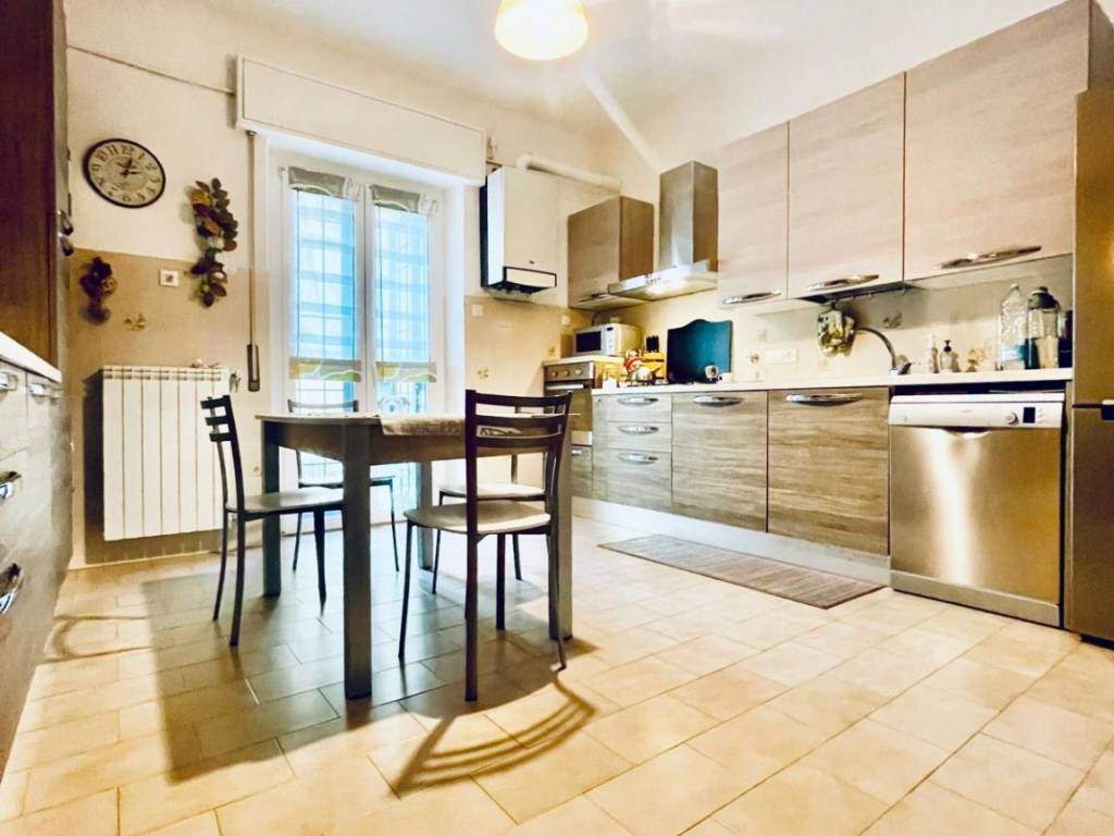 appartamento in vendita a Genova in zona Sestri Ponente