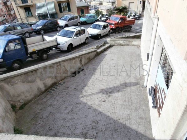 locale di sgombero in vendita a Genova in zona Marassi