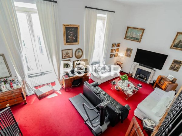 appartamento in vendita a Genova in zona Sottoripa / Maddalena / Molo