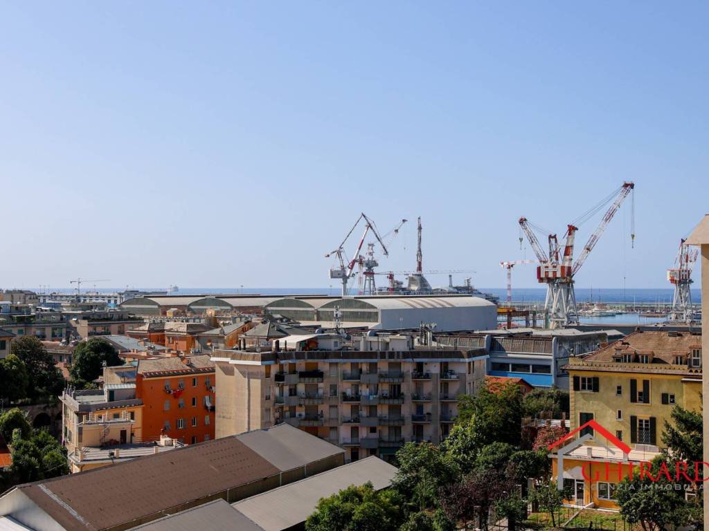 appartamento in vendita a Genova in zona Sestri Ponente