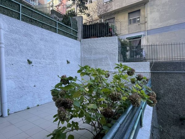 appartamento in vendita a Genova in zona Lagaccio / Granarolo