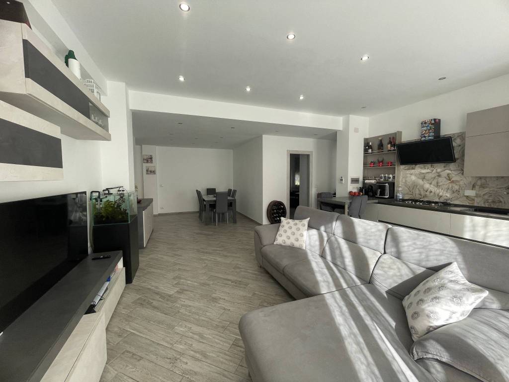 appartamento in vendita a Genova in zona Pegli