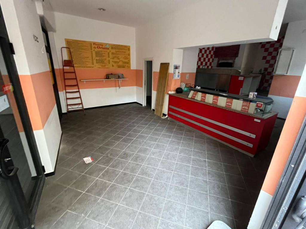 negozio in vendita a Genova in zona Sturla