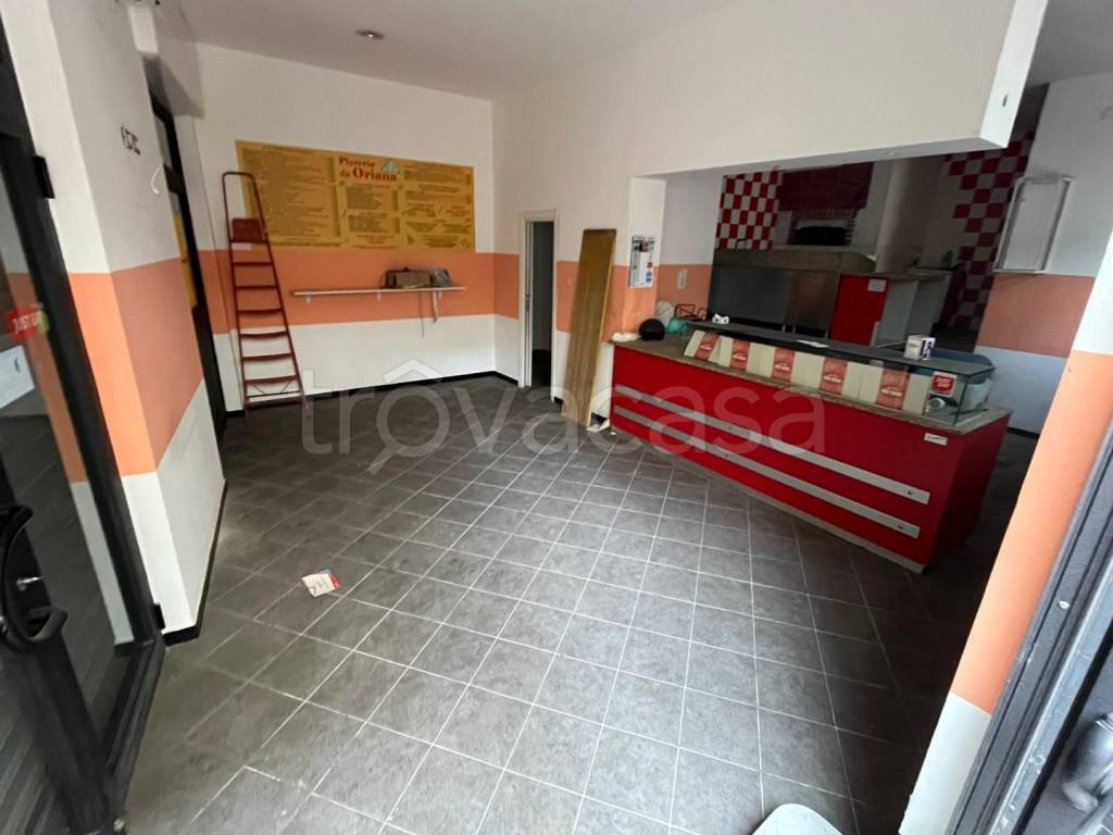 negozio in vendita a Genova in zona Sturla