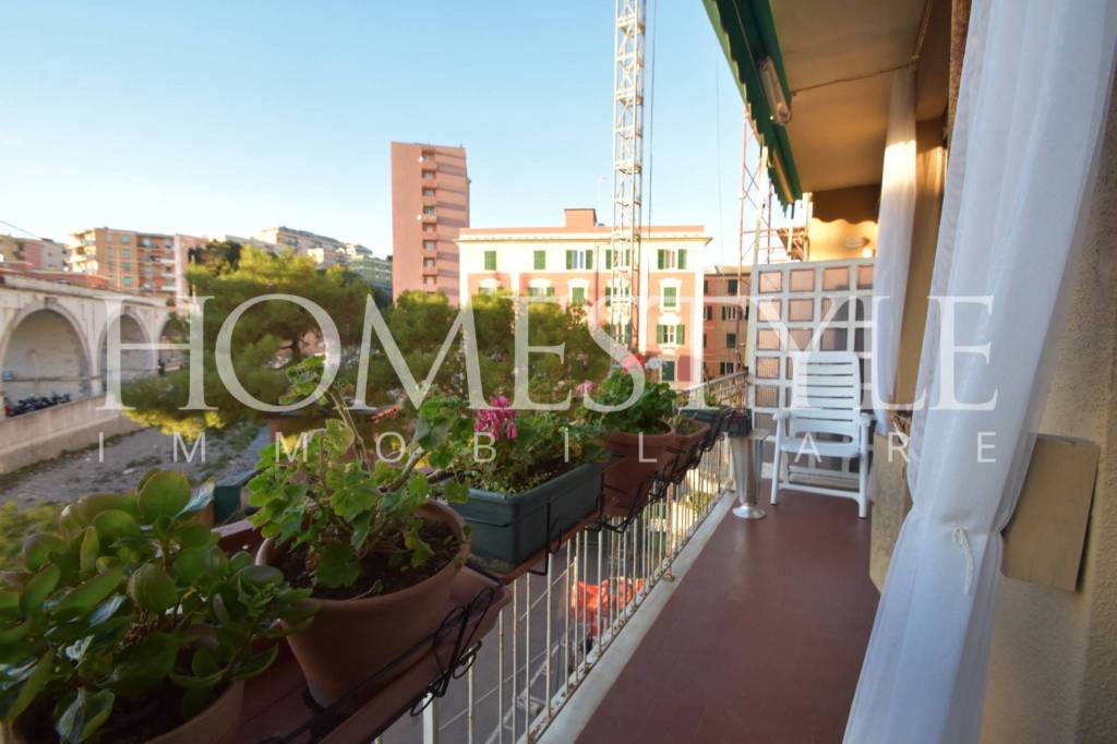 appartamento in vendita a Genova in zona Sturla