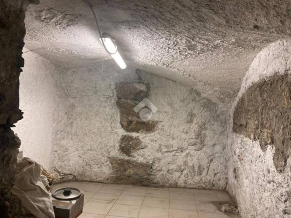 locale commerciale in vendita a Genova in zona Centro Storico