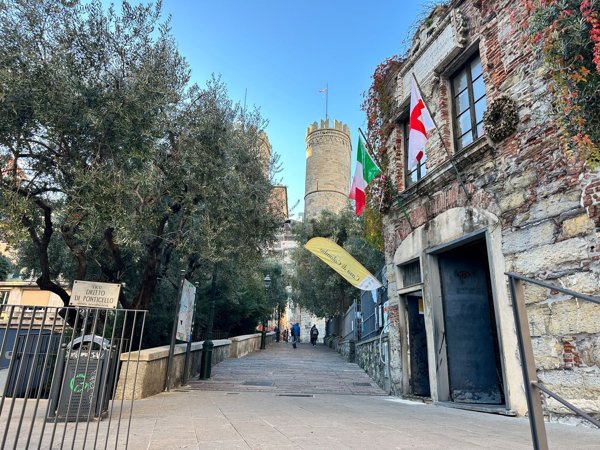 appartamento in vendita a Genova in zona Sottoripa / Maddalena / Molo