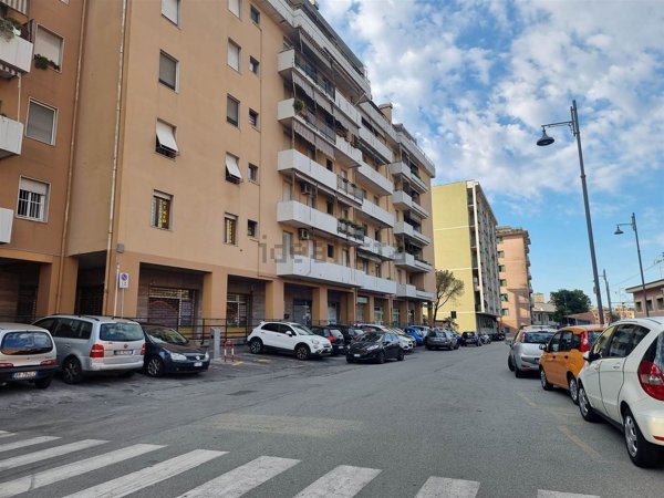 negozio in vendita a Genova in zona Bolzaneto