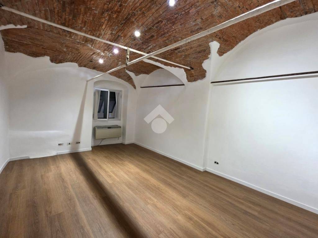 appartamento in vendita a Genova in zona Sottoripa / Maddalena / Molo