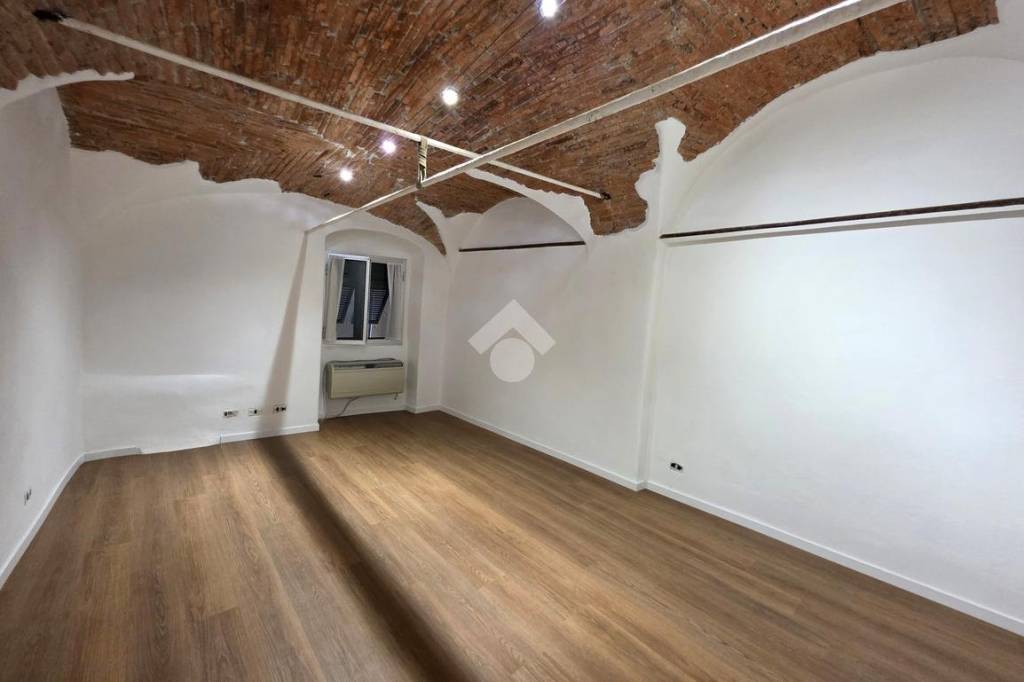 appartamento in vendita a Genova in zona Sottoripa / Maddalena / Molo