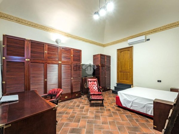 appartamento in vendita a Genova in zona Sottoripa / Maddalena / Molo