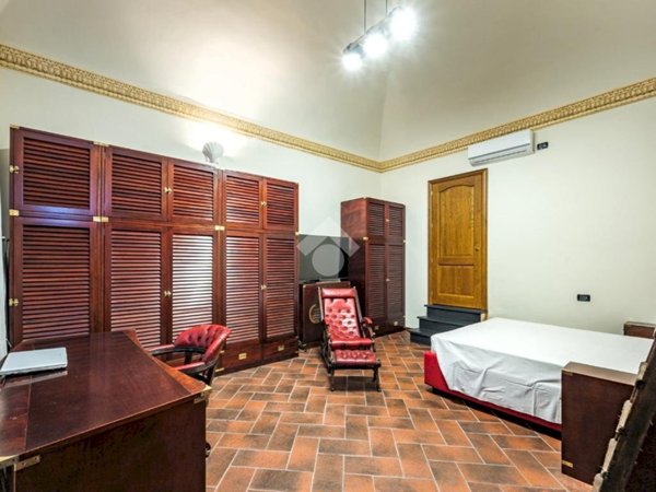 appartamento in vendita a Genova in zona Sottoripa / Maddalena / Molo