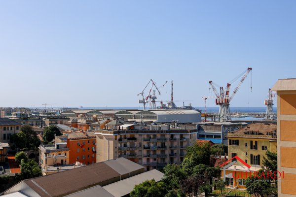 appartamento in vendita a Genova in zona Sestri Ponente