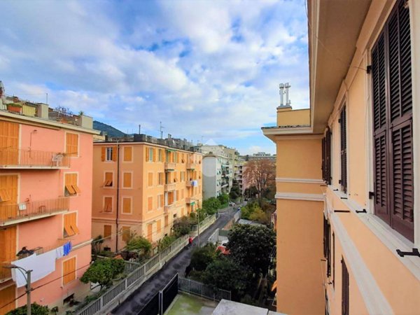 appartamento in vendita a Genova in zona Sestri Ponente