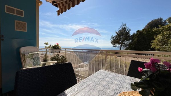 appartamento in vendita a Genova in zona Voltri