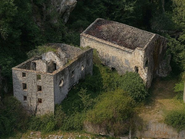 intera palazzina in vendita a Genova in zona Voltri