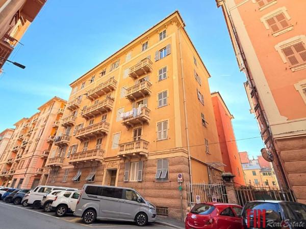 appartamento in vendita a Genova in zona Sestri Ponente
