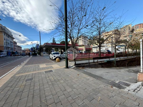 locale di sgombero in vendita a Genova in zona Cornigliano