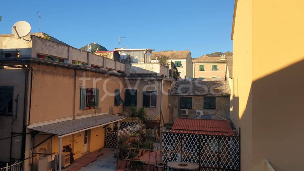 appartamento in vendita a Genova in zona Sestri Ponente