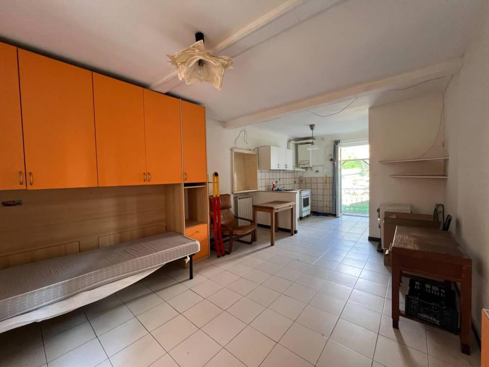 appartamento in vendita a Genova in zona Rivarolo