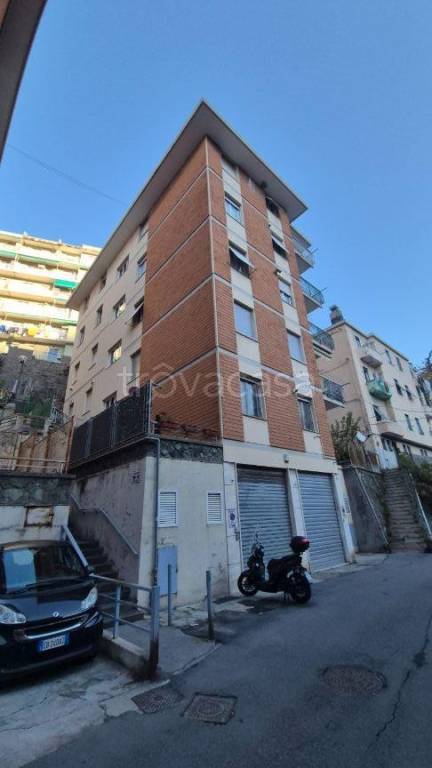 appartamento in vendita a Genova in zona Rivarolo