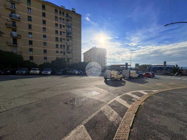 negozio in vendita a Genova in zona Voltri