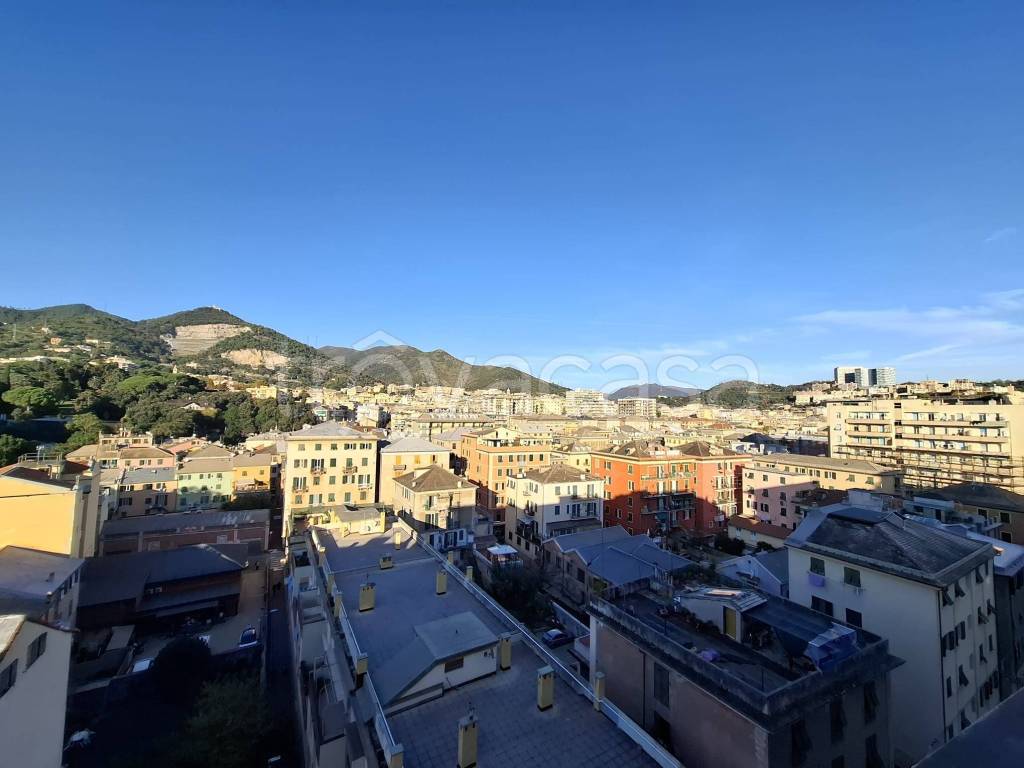 appartamento in vendita a Genova in zona Sestri Ponente