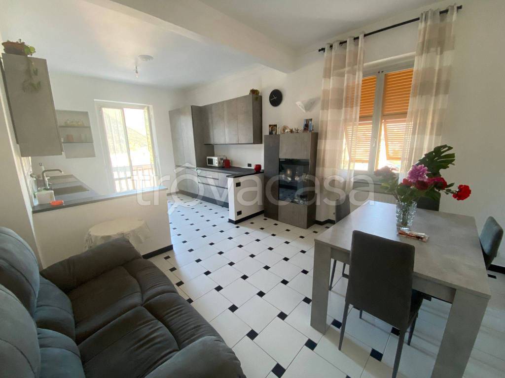 appartamento in vendita a Genova in zona Molassana