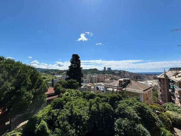 appartamento in vendita a Genova in zona Sestri Ponente