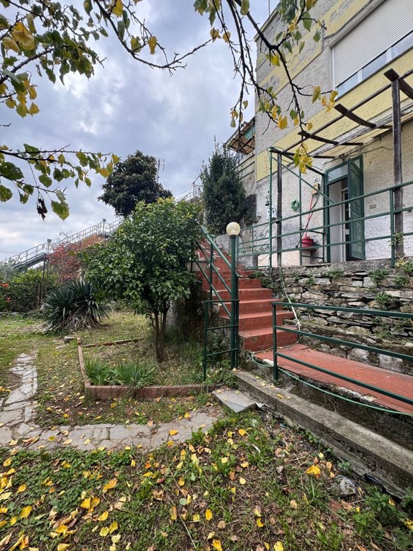 appartamento in vendita a Genova in zona Quezzi