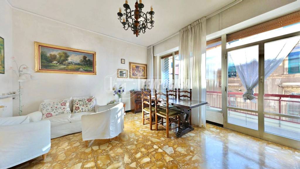 appartamento in vendita a Genova in zona Sestri Ponente