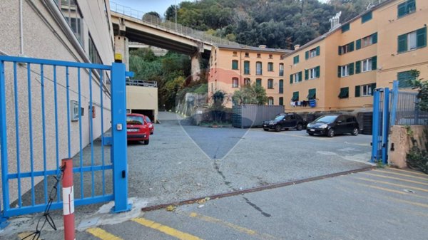 locale di sgombero in vendita a Genova in zona Voltri