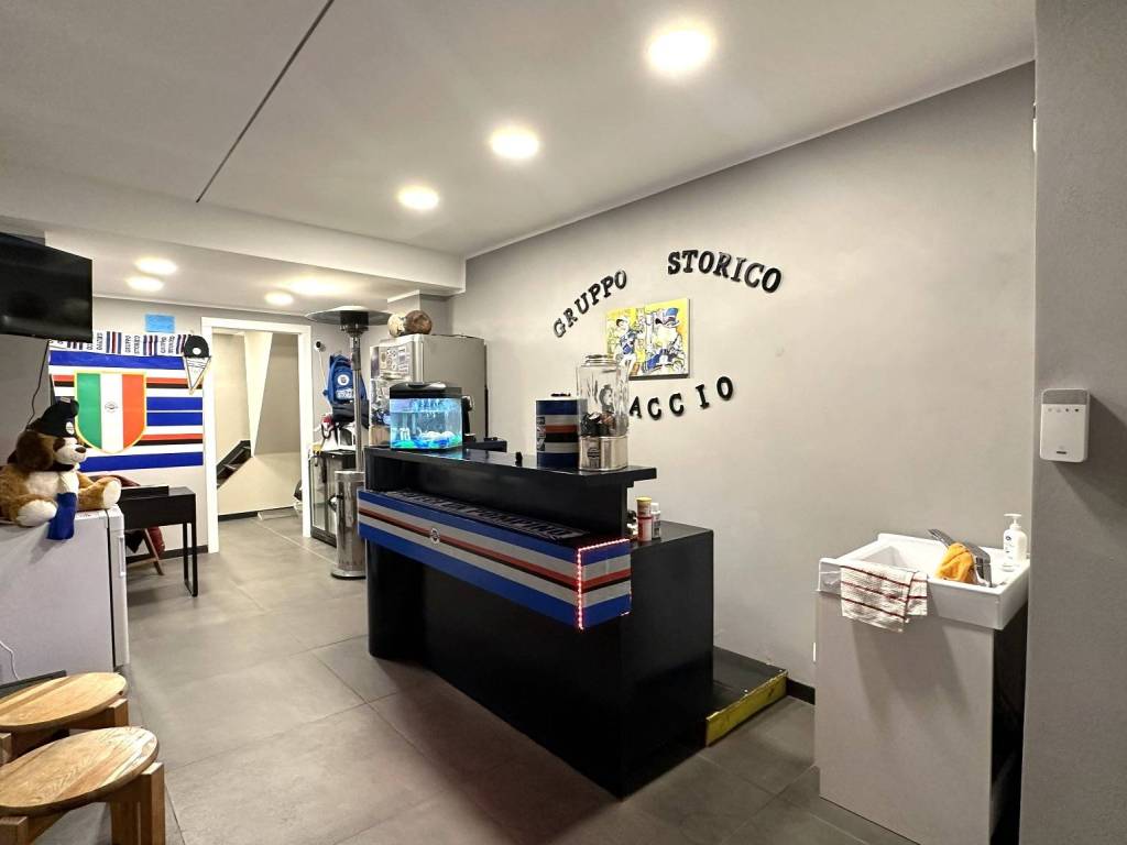 negozio in vendita a Genova in zona DiNegro