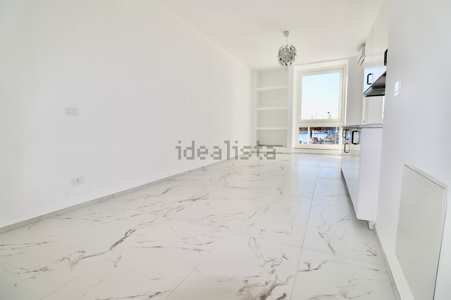 appartamento in vendita a Genova in zona Sottoripa / Maddalena / Molo