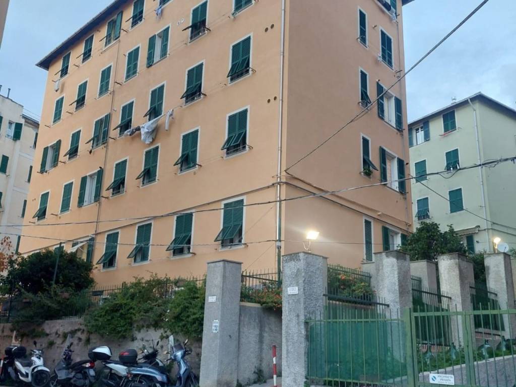 appartamento in vendita a Genova in zona Palmaro / Pra'