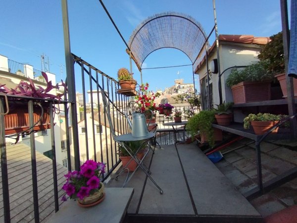 appartamento in vendita a Genova in zona Sottoripa / Maddalena / Molo