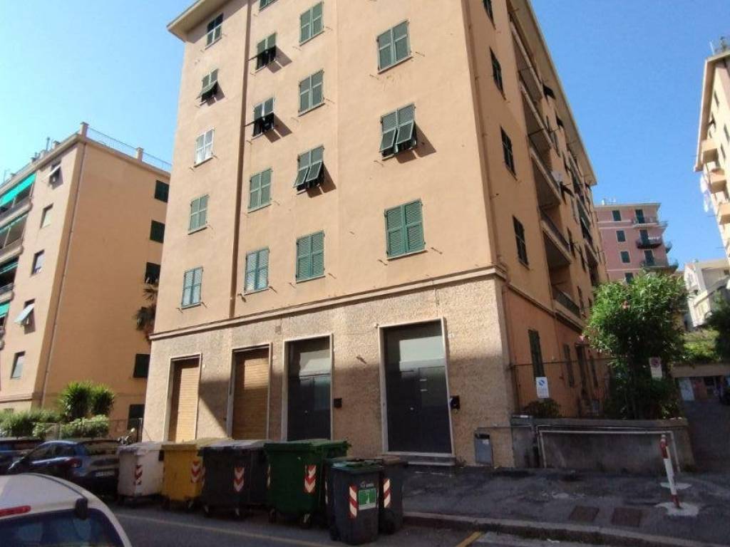 appartamento in vendita a Genova in zona Sestri Ponente