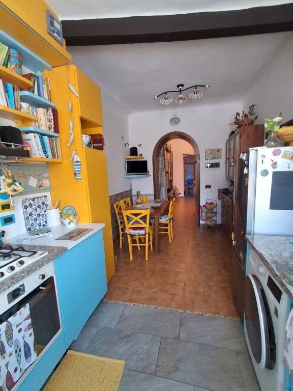 appartamento in vendita a Genova in zona Trasta