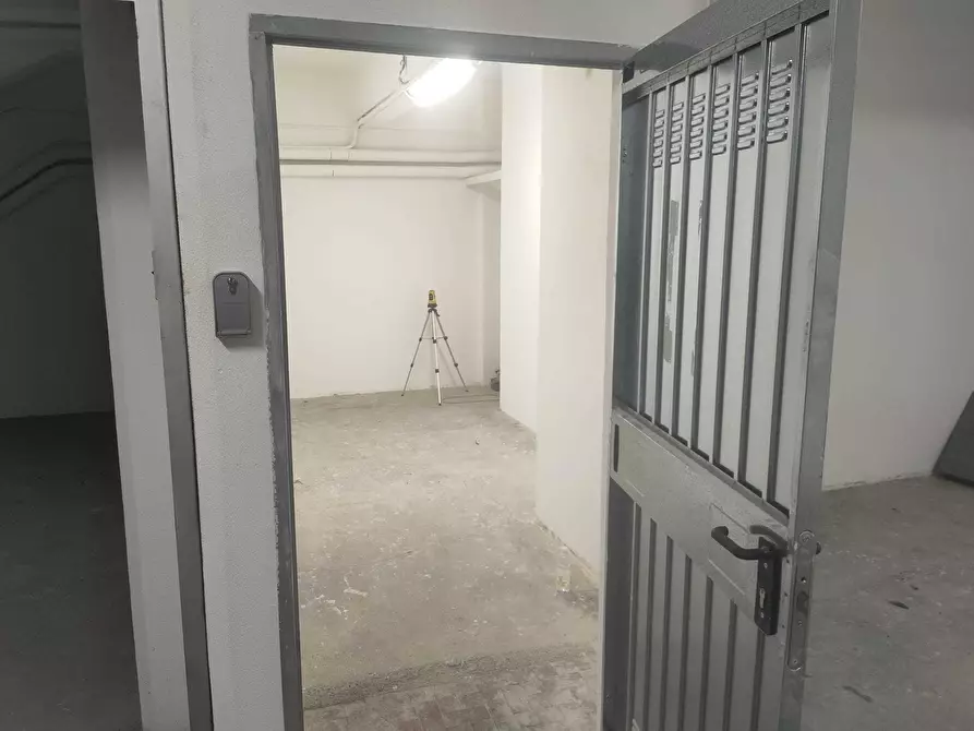 locale di sgombero in vendita a Genova in zona San Fruttuoso