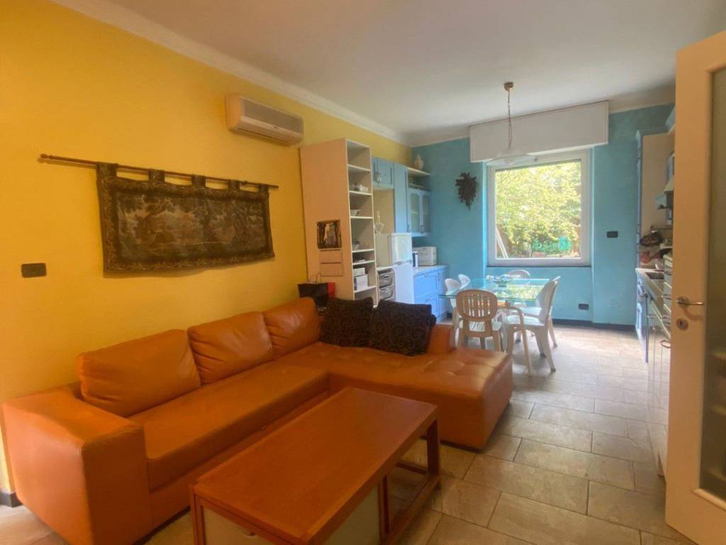 appartamento in vendita a Genova in zona Sestri Ponente