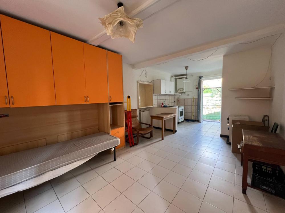 appartamento in vendita a Genova in zona Rivarolo