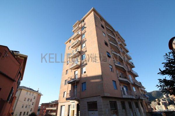 locale commerciale in vendita a Genova in zona Marassi