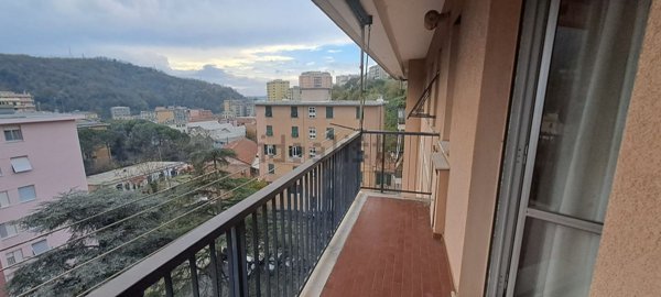 appartamento in vendita a Genova in zona Rivarolo