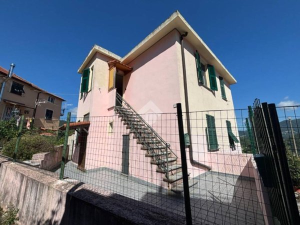appartamento in vendita a Genova in zona Molassana