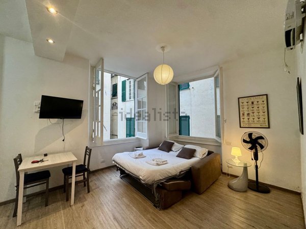 appartamento in vendita a Genova in zona Sottoripa / Maddalena / Molo